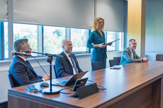 Uroczyste rozpoczęcie studiów podyplomowych EMBA. Od lewej: dr hab. Jacek Strojny, prof. PRz, prof. dr hab. inż. Jarosław Sęp, prof. dr dr hab. Beata Zatwarnicka-Madura, prof. PRz, prof. dr hab. Grzegorz Ostasz,
