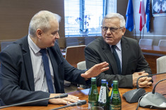 Od lewej: prof. L. Lichołai, prof. PRz A. Marciniec,