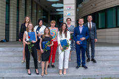 Nagrodzeni studenci WCh z dziekan prof. D. Antos, prodziekan dr inż. D. Głowacz-Czerwonką,